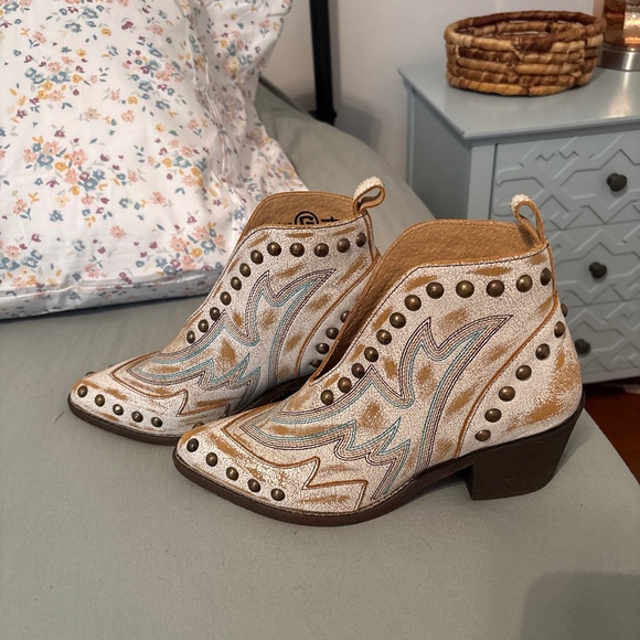 CORRAL WOMEN'S STUDDED BOOTIES - Picture 1 of 5